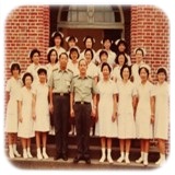 圖：紀念照片西元1986年3月3日前政戰主任顧大章上校於台南三分子醫院會議廳 